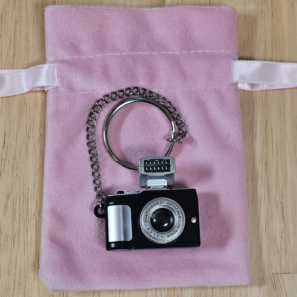 New✨️Mini Camera Keychain - Picture 9 of 9
